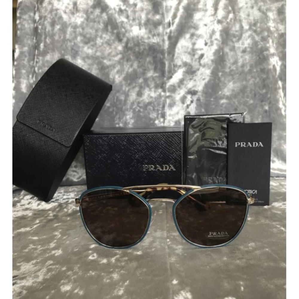 ❌SOLD❌PRADA Women's Green Framed Aviator - Picture 3 of 9